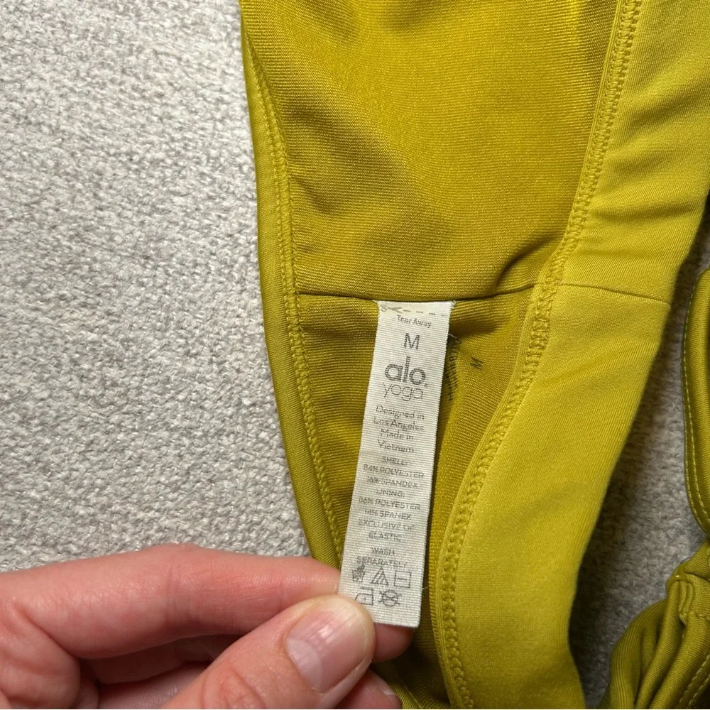 Alo Yoga Airlift Intrigue Bra Yellow/Green Size Medium - Picture 8 of 8